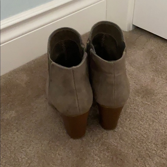 Heels - Picture 3 of 3